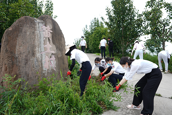 “助力鄉(xiāng)村振興，踐行艱苦奮斗” 將新員工黨性教育活動搬到對口幫扶村2.jpg